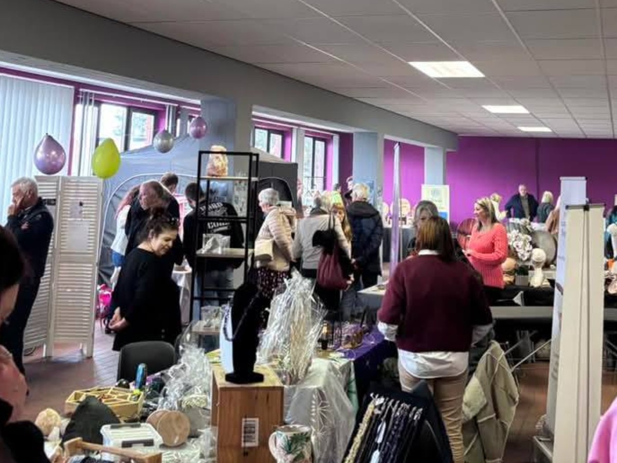 Visiteurs et exposants au Salon du Bien-être de Couvin